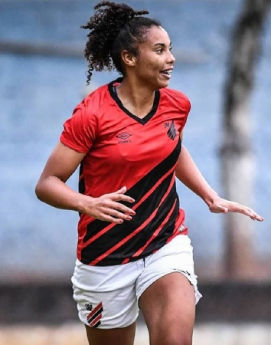 Milena Monteiro<h5>Striker / Forward / Winger</h5>